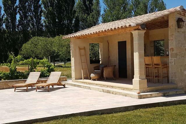 Fontaine De Cerier Bed & Breakfast Castillon-du-Gard Exterior photo