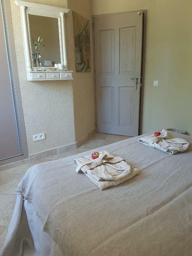 Fontaine De Cerier Bed & Breakfast Castillon-du-Gard Exterior photo