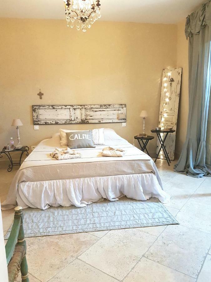 Fontaine De Cerier Bed & Breakfast Castillon-du-Gard Exterior photo